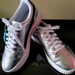 SOLD. WMNS PUMA Carina Winter Glimmer 8.5M